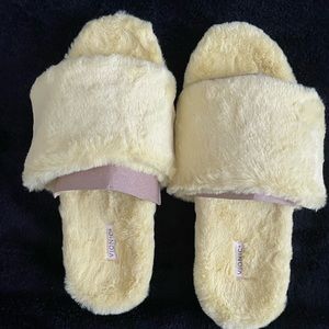 Vionic Dream Women’s Supportive Slipper, size 9 adjustable strap, never worn.